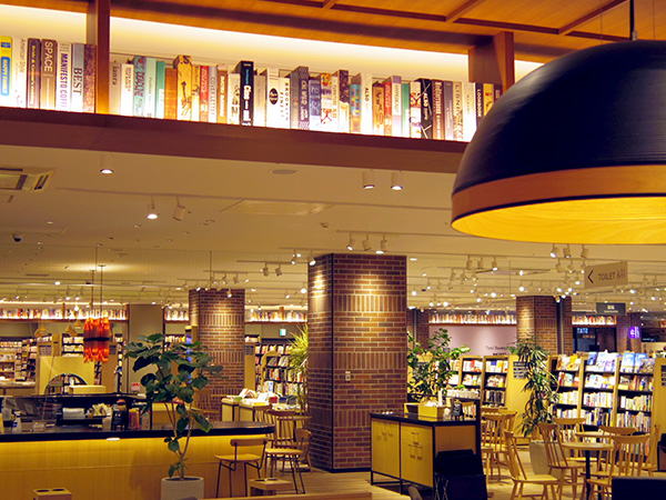 TSUTAYA BOOKSTORE HIRORO